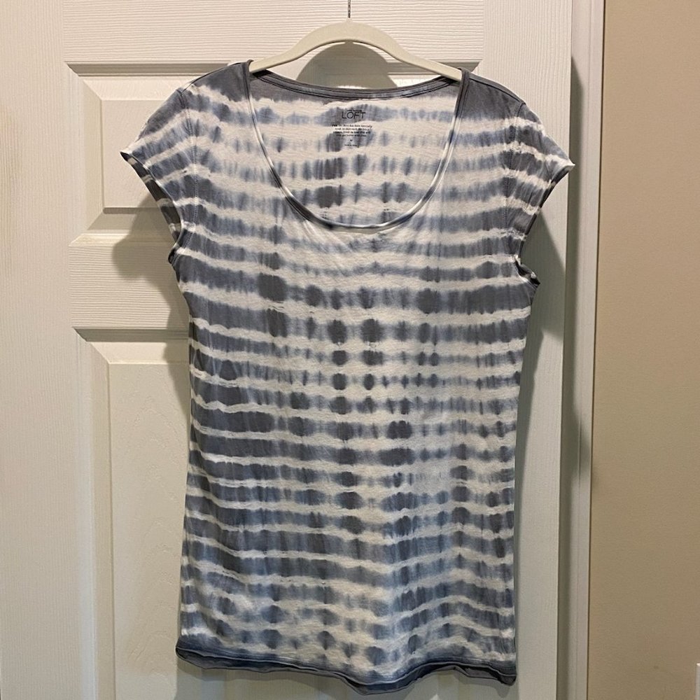 LOFT T Shirt, size Medium